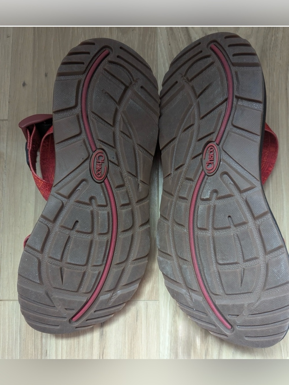 Chaco MINT CONDITION Ltd Edition Tegu Woodstock Summer of 69 Red Sandals Sz 8 - Picture 5 of 7
